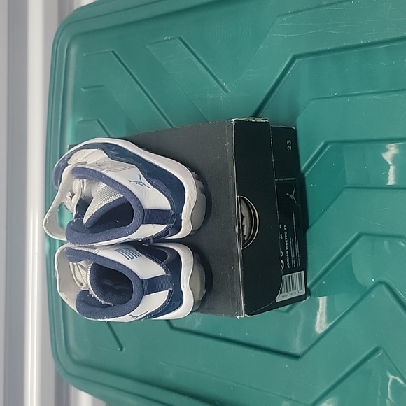 Jordan Retro 11 - Picture 2 of 2